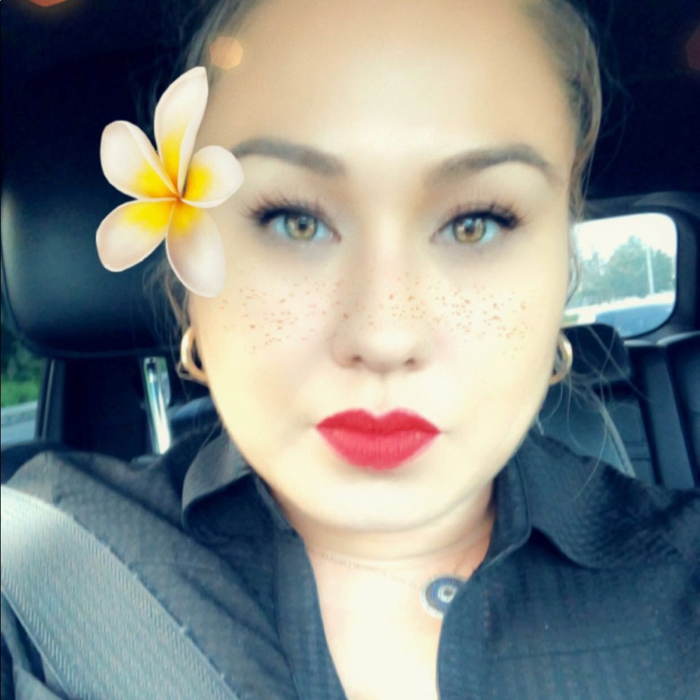 Meet your Posher, Nicole